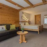 Ambiente Mountain Style Hotell 3*